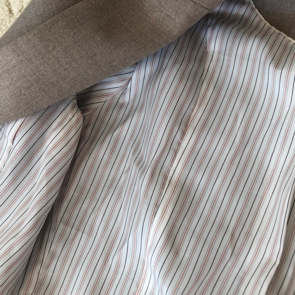H&M beige blazer, size 6 - Picture 4 of 5